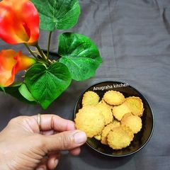 A picture of Besan crispy crakers.