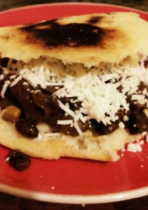 Una foto de Arepa Dominó