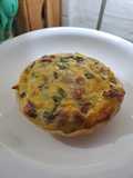 Mini tartas de queso, panceta y verdeo