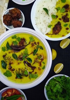 A picture of Rajasthani Pakoda Kadhi.