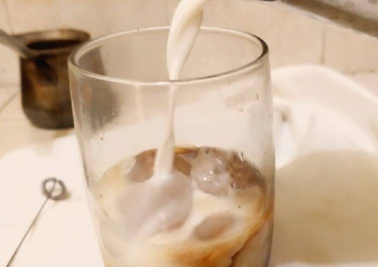 Langkah Mudah untuk Menyiapkan Es kopi susu &#34;kekinian&#34; yang Bisa Manjain Lidah