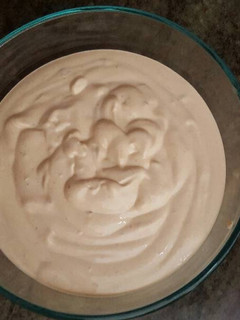 Una foto de Aderezo de crema agria, mayonesa y chipotle