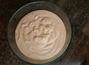 Una foto de Aderezo de crema agria, mayonesa y chipotle