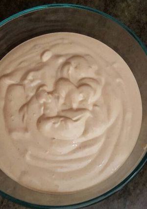 Una foto de Aderezo de crema agria, mayonesa y chipotle