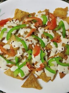 নাচোস উইথ চিজ সস (nachos with cheese sauce recipe in Bengali) রেসিপির প্রধান ছবি