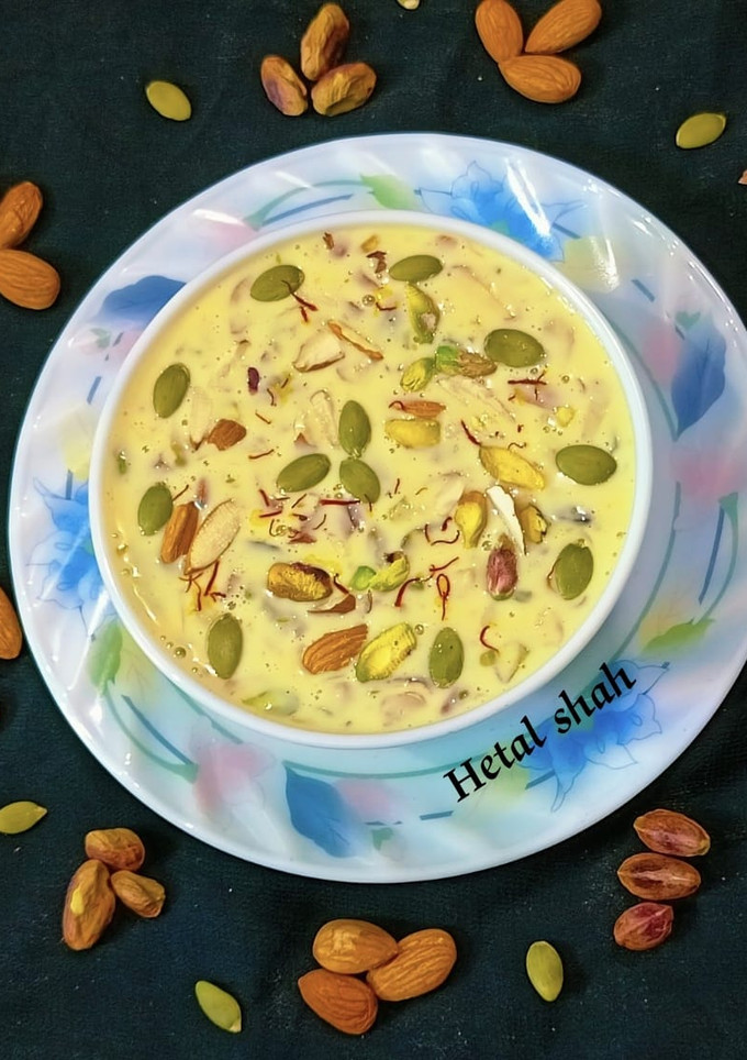 इंस्टेंट बासुंदी(instant basundi recipe in hindi) रेसिपी मुख्य फोटो