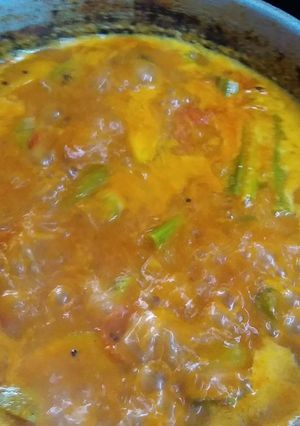 கத்தரரிக்காய் முருங்கைகாய் உருளைகிழங்கு புளி  குழம்பு செய்முறை முக்கிய புகைப்படம்