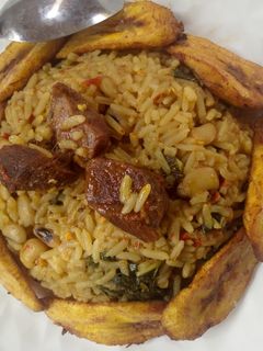 Dafadukar shinkafa da wake ainihin hoton girkin