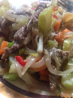 Una foto de Carne salteada con verduras