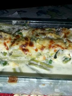 Una foto de Pencas de acelga + coliflor a la crema de verdeo y gratinado de queso.🧀