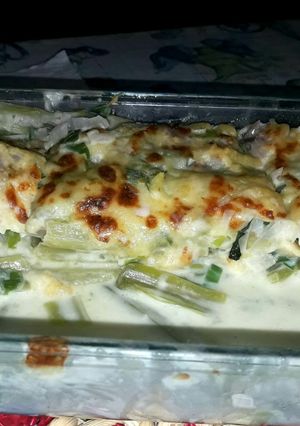Una foto de Pencas de acelga + coliflor a la crema de verdeo y gratinado de queso.🧀