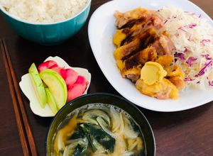 Una foto de Un tipo de encurtido japonés que se hace fermentando verduras en salvado de arroz　Nukazuke 🇺🇾🇯🇵糠漬け