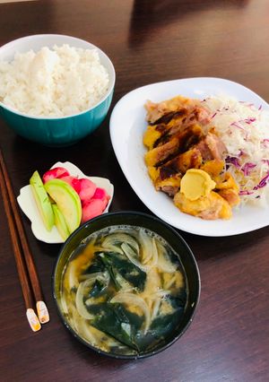 Una foto de Un tipo de encurtido japonés que se hace fermentando verduras en salvado de arroz　Nukazuke 🇺🇾🇯🇵糠漬け