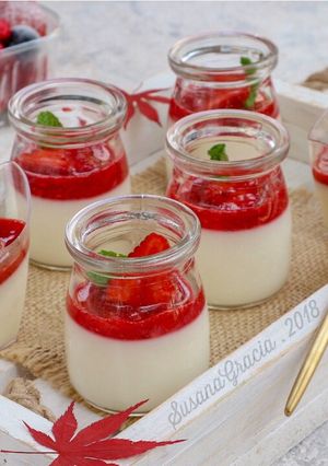 Foto resep Red and White Panna Cotta