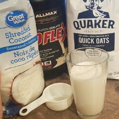 A picture of Vanilla protein Oatmeal coconut smoothie.