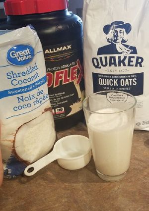 A picture of Vanilla protein Oatmeal coconut smoothie.
