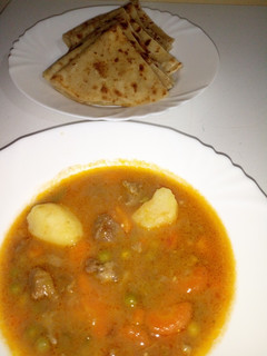 A picture of Green peas stew with chapati.