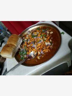 मिसल पाव (Misal pav recipe in hindi) रेसिपी मुख्य फोटो