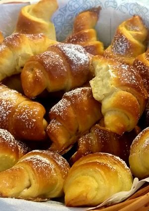 O poză a rețetei Cornuri cu ciocolată.
