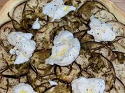Une photo de aubergine mozzarella