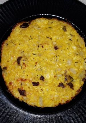 O poză a rețetei Frittata de conopidă cu măsline.