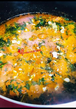 A picture of Cashews & Walnuts saffron chicken gravy.