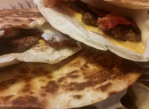 Una foto de Hueraz♡ Quesadilla Burger =)