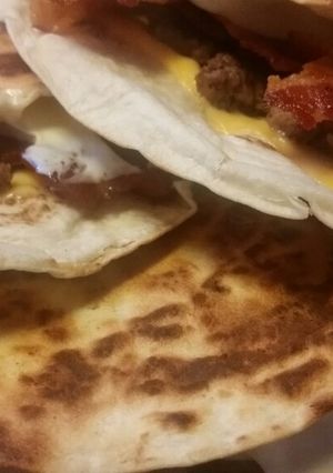 Una foto de Hueraz♡ Quesadilla Burger =)