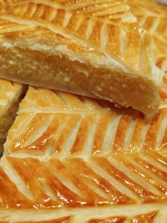 Une photo de Galette crème d'amandes 👑