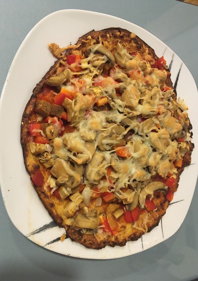 Una foto de Pizza con base de coliflor
