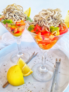 Una foto de Ensalada de surimi con gulas