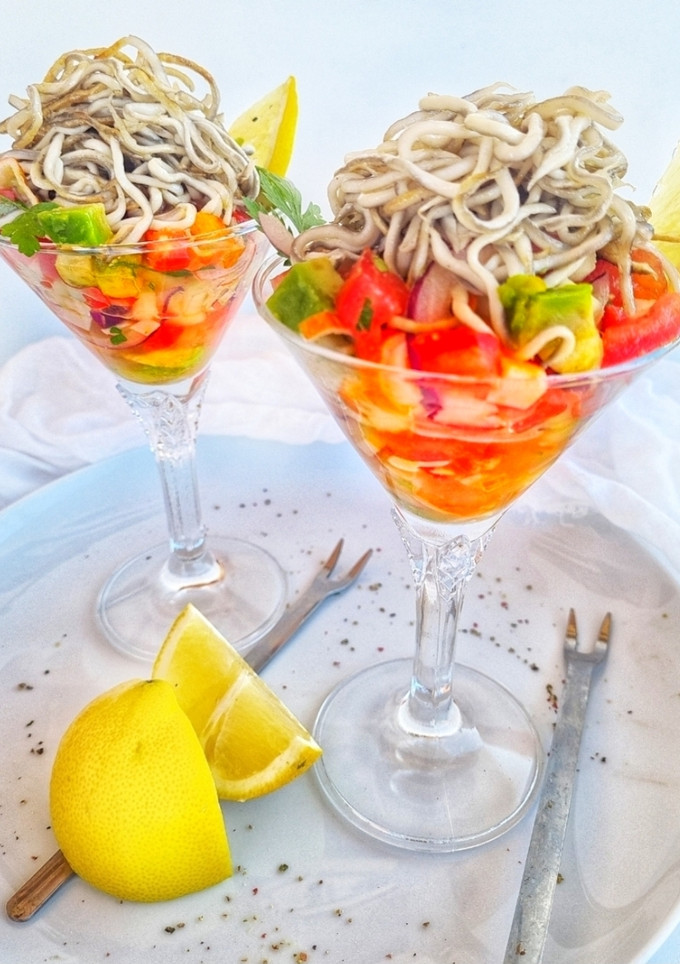 Una foto de Ensalada de surimi con gulas