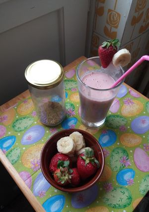 Φωτογραφία της συνταγής Smoothie με μπανάνα και φράουλες