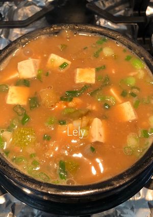 Hình của món Súp đậu tương Hàn -Doenjang Jjigae.