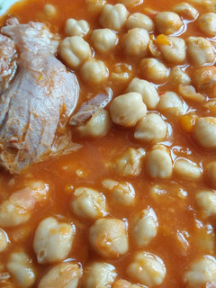 Una foto de Garbanzos con codillo de cerdo