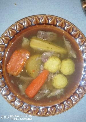 Csontleves, sajtgolyóval recept fotója