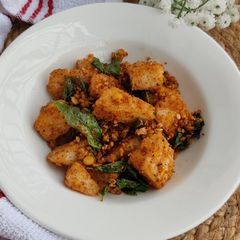 A picture of Ghee Podi idli.