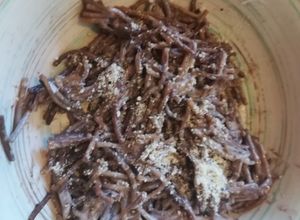 Una foto de Sopa de fideos con caldo de frijoles negros