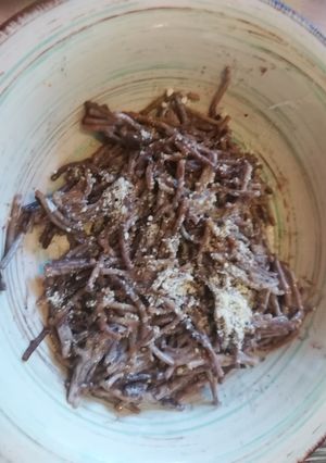 Una foto de Sopa de fideos con caldo de frijoles negros