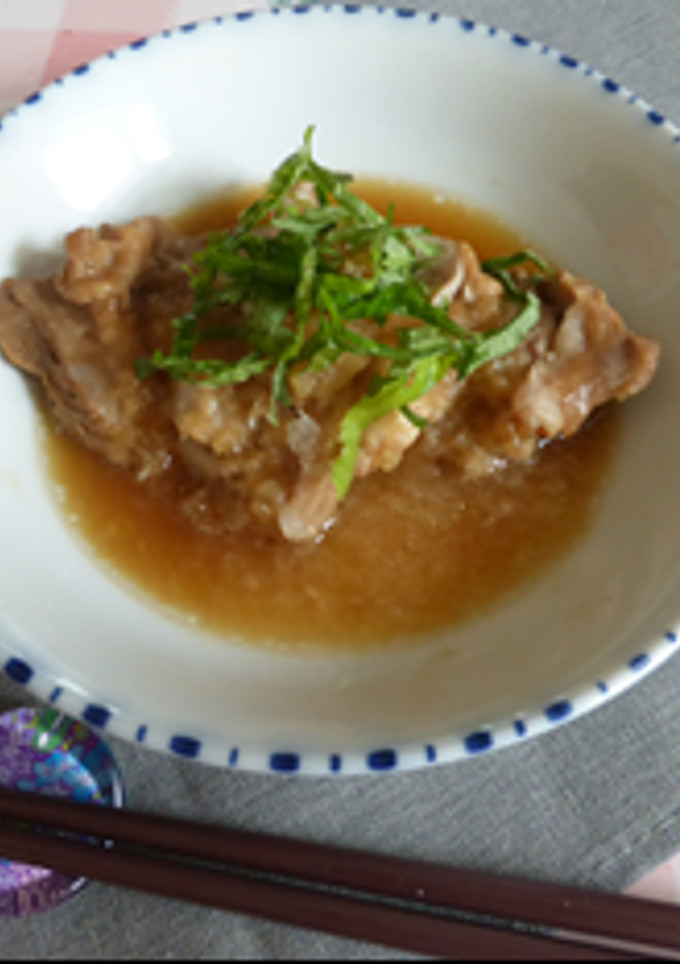A picture of Braised Chicken Thigh with grated radish.