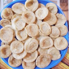 A picture of Layered Mathri.