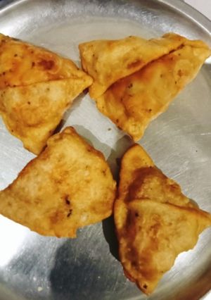 समोसे (samose recipe in Hindi) रेसिपी मुख्य फोटो