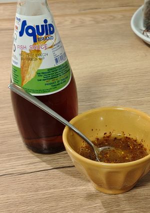 Una foto de Salsa de mesa Thai o "Salsa Crack" (Prik Nam Pla)