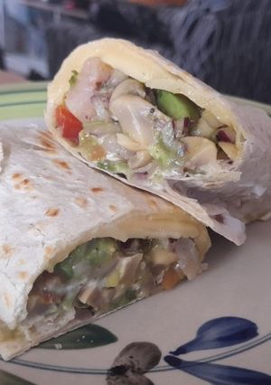 Una foto de Wrap ceviche de camarón mango