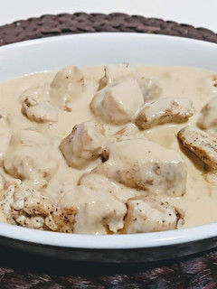 Una foto de Pechugas de pollo en salsa de queso