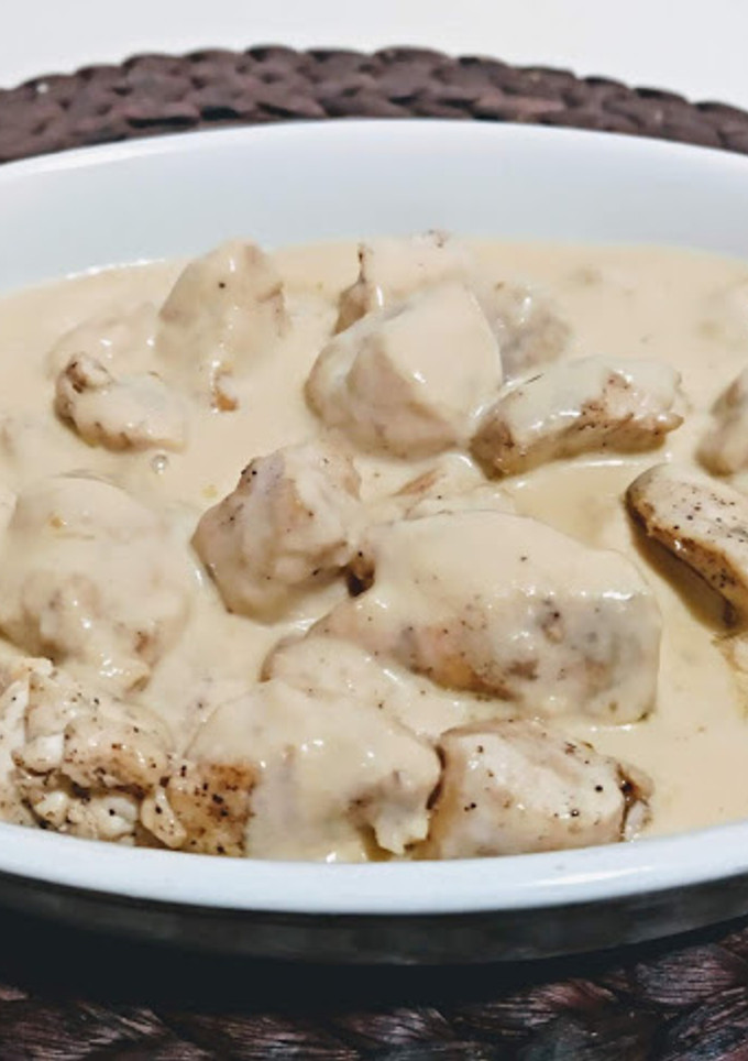 Una foto de Pechugas de pollo en salsa de queso