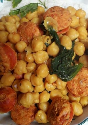 Una foto de Garbanzos con Chorizo y Espinacas🇵🇪