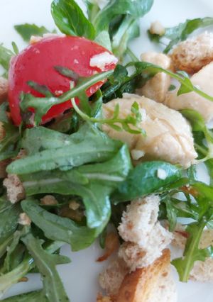 Une photo de Salade de mâche et poulet