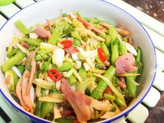 涼拌蒜苗鴨賞