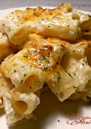 Una foto de Elicoidali con bechamel de cebolla y cardamomo